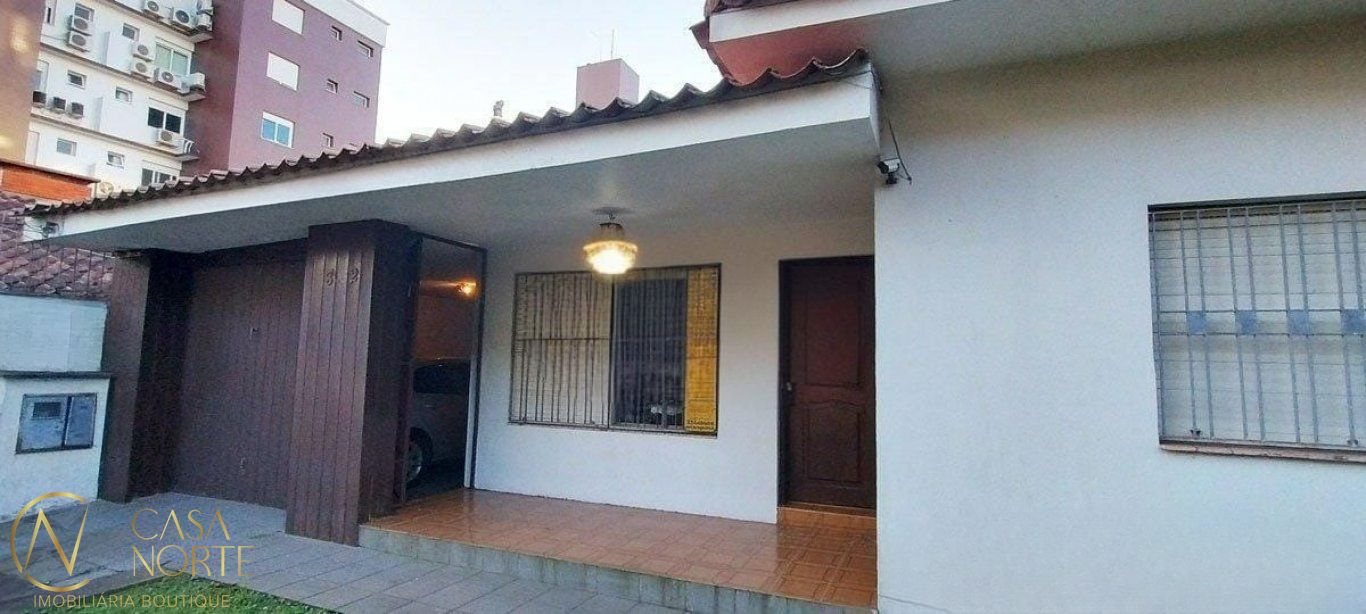 Casa à venda com 4 quartos, 208m², 1 suíte, 4 vagas, Avenida Quito no bairro Jardim Lindóia em Porto Alegre