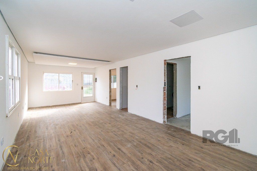 Casa à venda com 3 quartos, 96m², 2 suítes, 3 vagas, Rua Ursa Maior no bairro Cristal em Porto Alegre