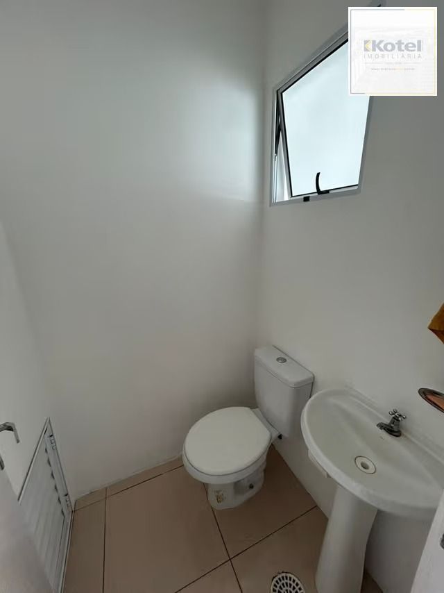 Casa em condomínio de 2 quartos 1 vaga de garagem em Canoas.