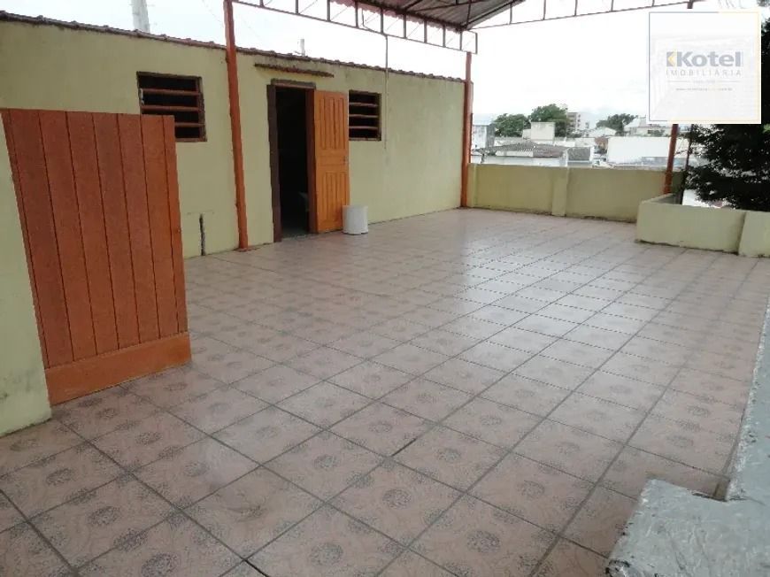 Casa com três dormitórios, suíte, piscina e 3 vagas. — foto 3