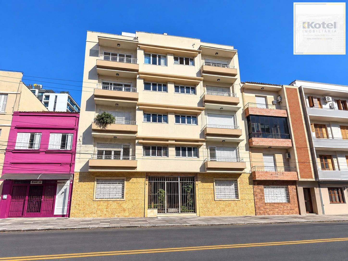 Apartamento 2 Dormitórios com Elevador e Banheiro Auxiliar na Cidade Baixa