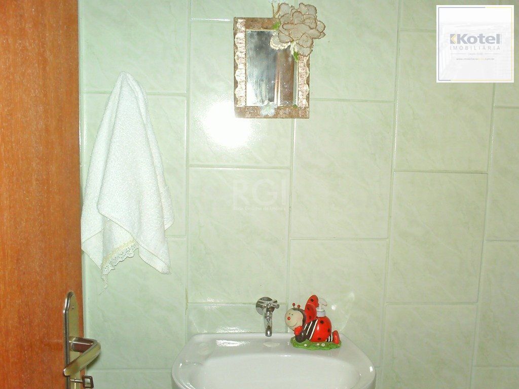 Casa para Venda - 140m², 3 dormitórios, sendo 1 suites, 2 vagas - Morro Santana