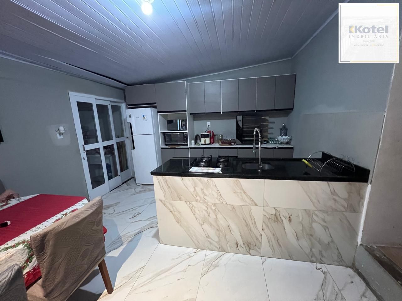 Ótima casa em de 2 dormitórios com piscina  localizada em Viamão