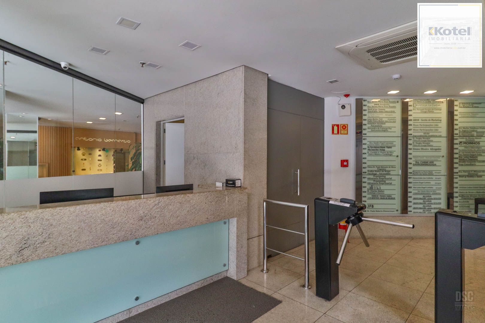Sala comercial em um ponto excelente da Rua Padre Chagas.