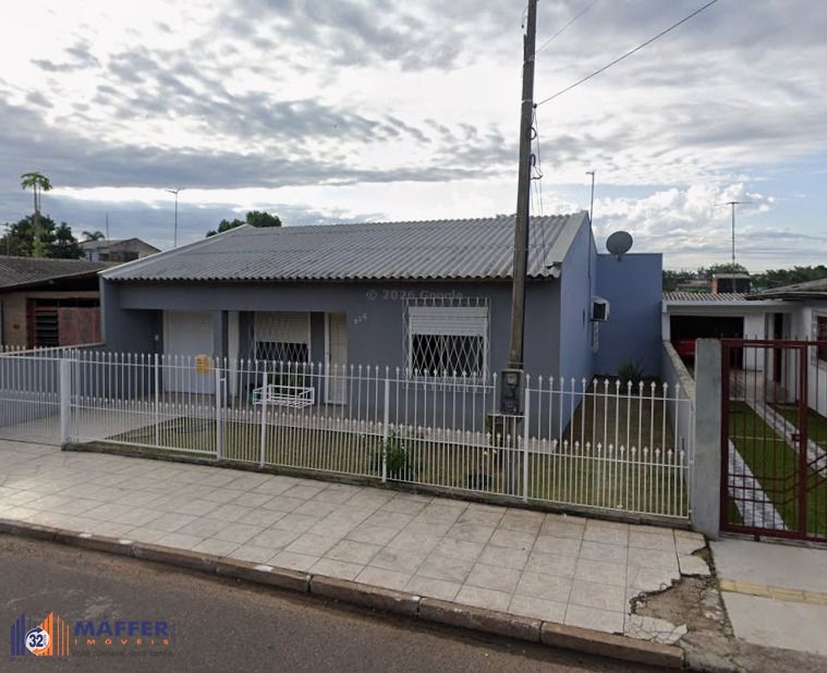 casa com 03 quartos um sendo suite com 04 vagas de garagem
