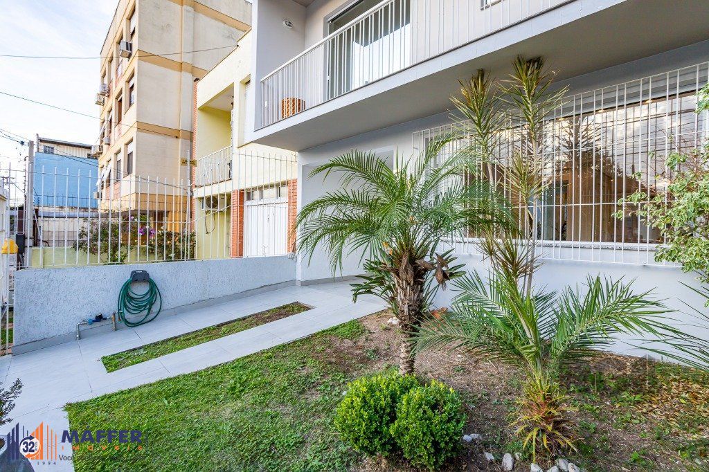 Casa sobrado no bairro Santo Antônio de 3 dormitórios e 3 vagas