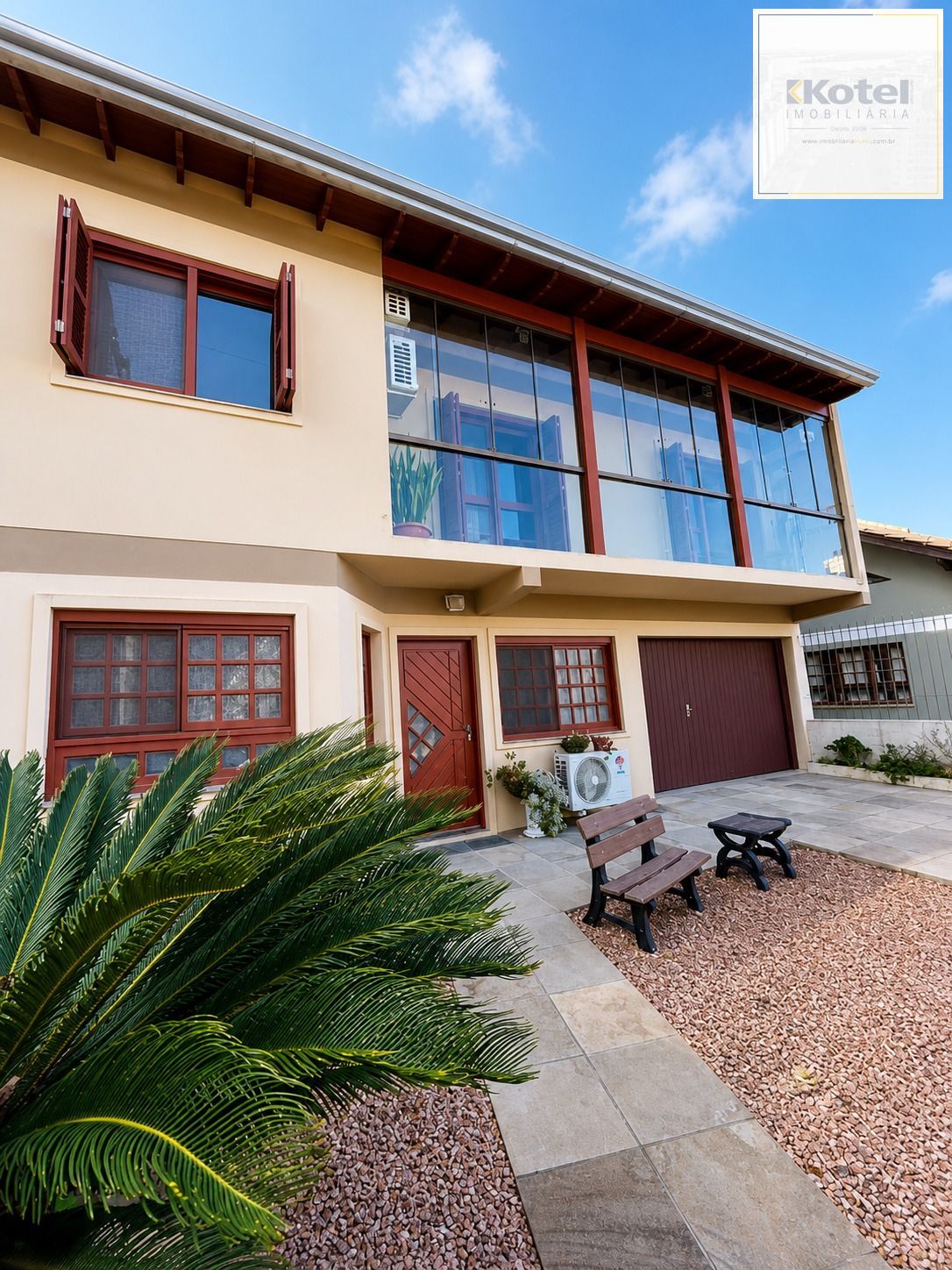 Luxuosa Residência no Cantegril | 4 Dormitórios, 3 Suítes, 273m² e 8 Vagas