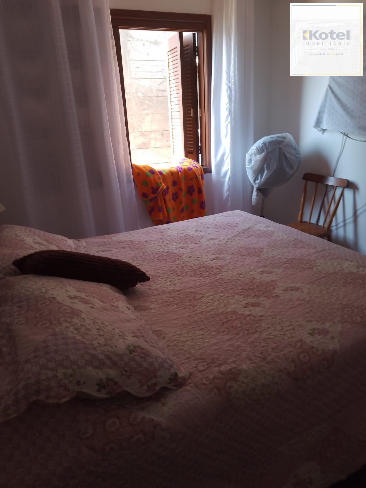 Casa com 04 dormitórios e duas vagas de garagem lado a lado em Balneário Pinhal. — foto 5
