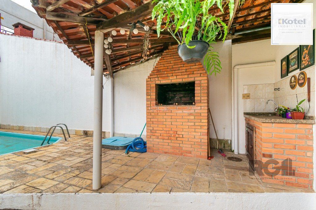 Casa no Jardim Itu com 6 dormitórios e 2 vagas e piscina
