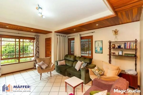 Casa sobrado a Venda de 5 Quartos, 1 Suite e 4 Vagas de Garagem com 235M²privt.