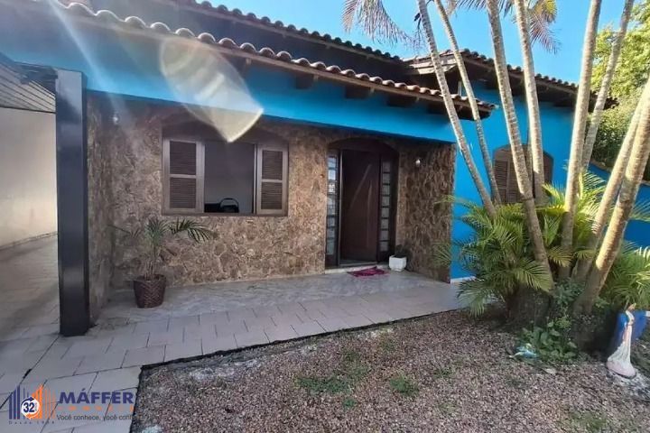 CASA A VENDA NO BAIRRO HARMONIA EM CANOAS COM 4 QUARTOS / 1 SUITE / 3 BANHEIROS / 6 VAGAS