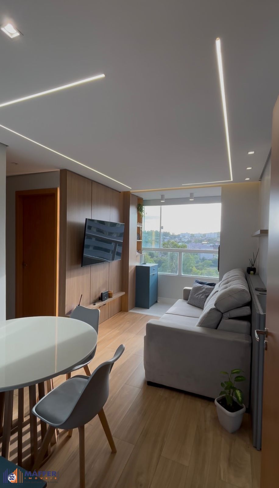 Apartamento com Sacada Churrasqueira com 1 vaga de garagem Av. Protásio Alves