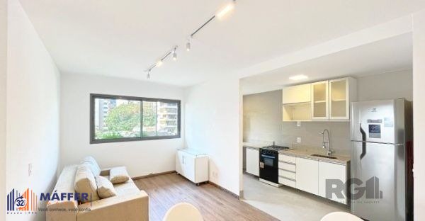 Apartamento no bairro Auxiliadora de 2 dormitórios vaga e infra DESOCUPADO