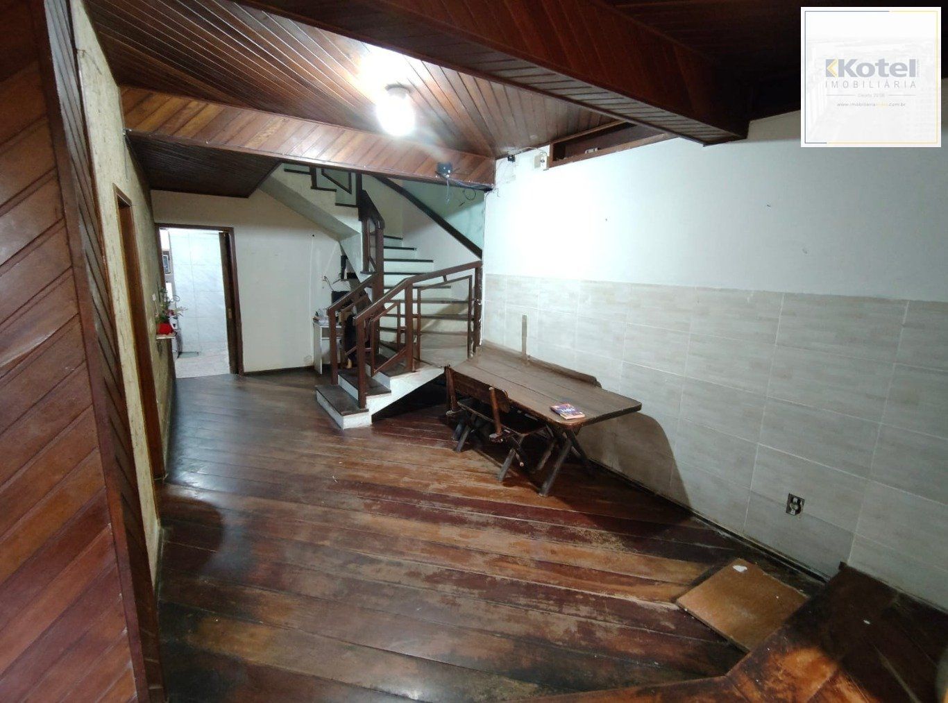 Casa com 3 Quartos, 3 Banheiros, 2 vagas No Bairro Nonoai.