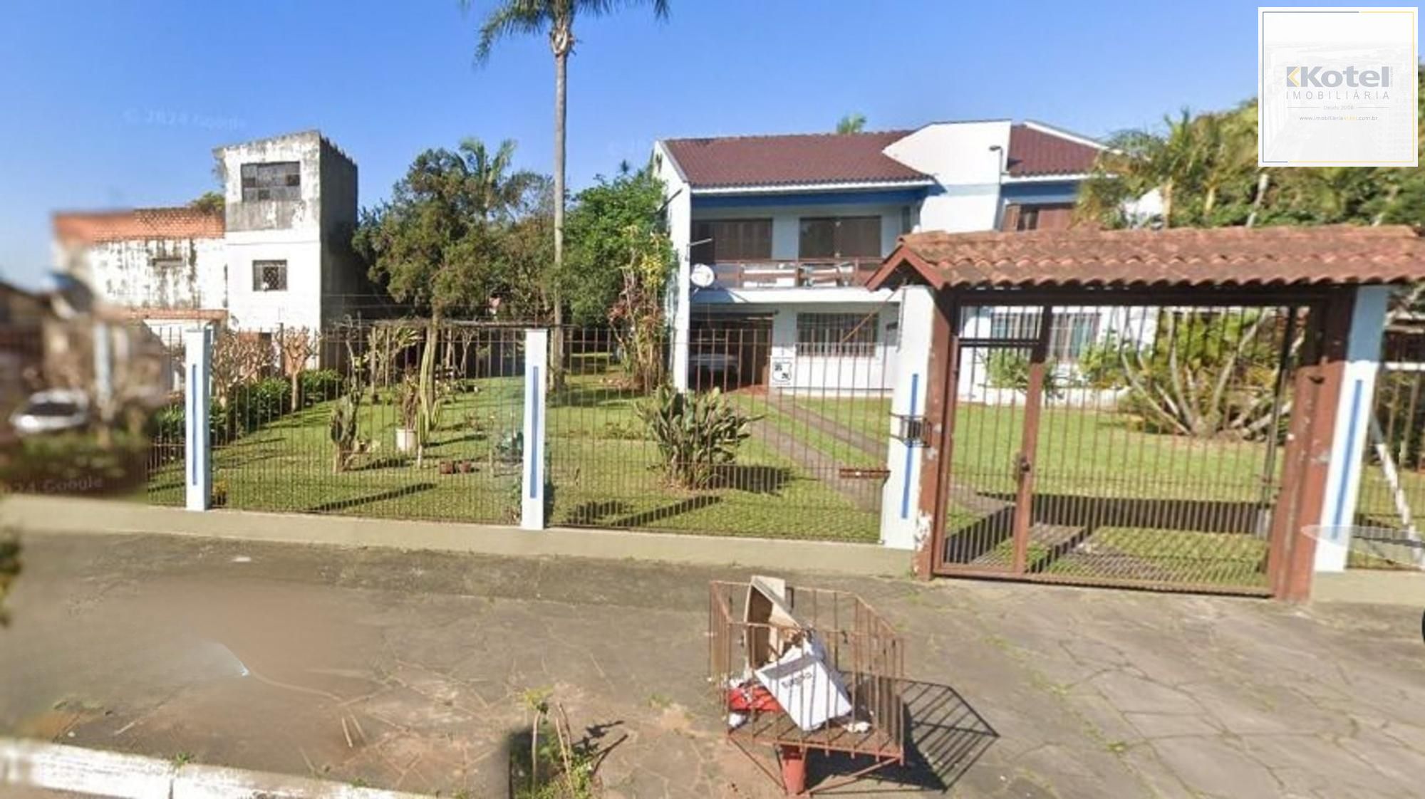 Casa com 3 dormitótrios, piscina e 2 vagas de garagem em Canoas.