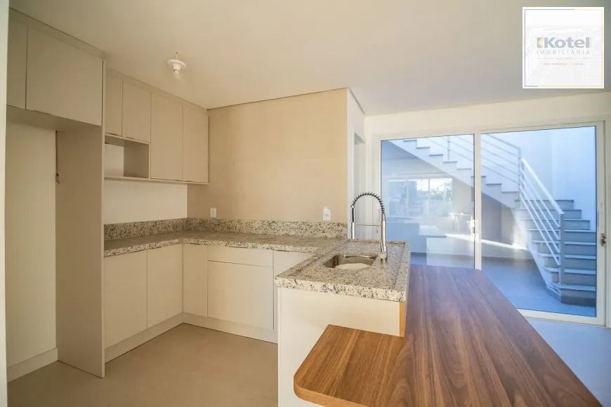 Casa com 120m², localizada no bairro Jardim Itu em Porto Alegre/RS.