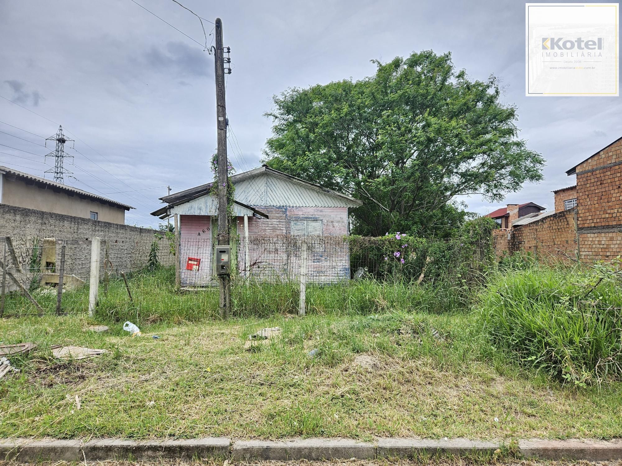 Terreno plano com Casa em Madeira 2d, 1Banh, Restinga, Porto Alegre