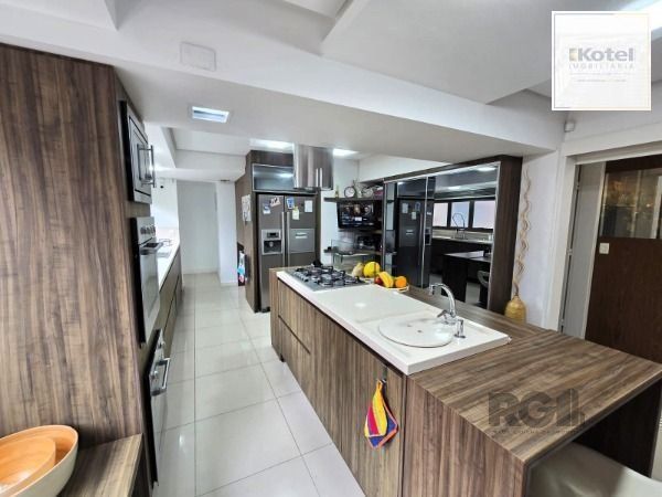 Apartamento em Porto Alegre, no bairro Auxiliadora, com 4 dormitório(s), e 4 banheiros, à venda. — foto 3