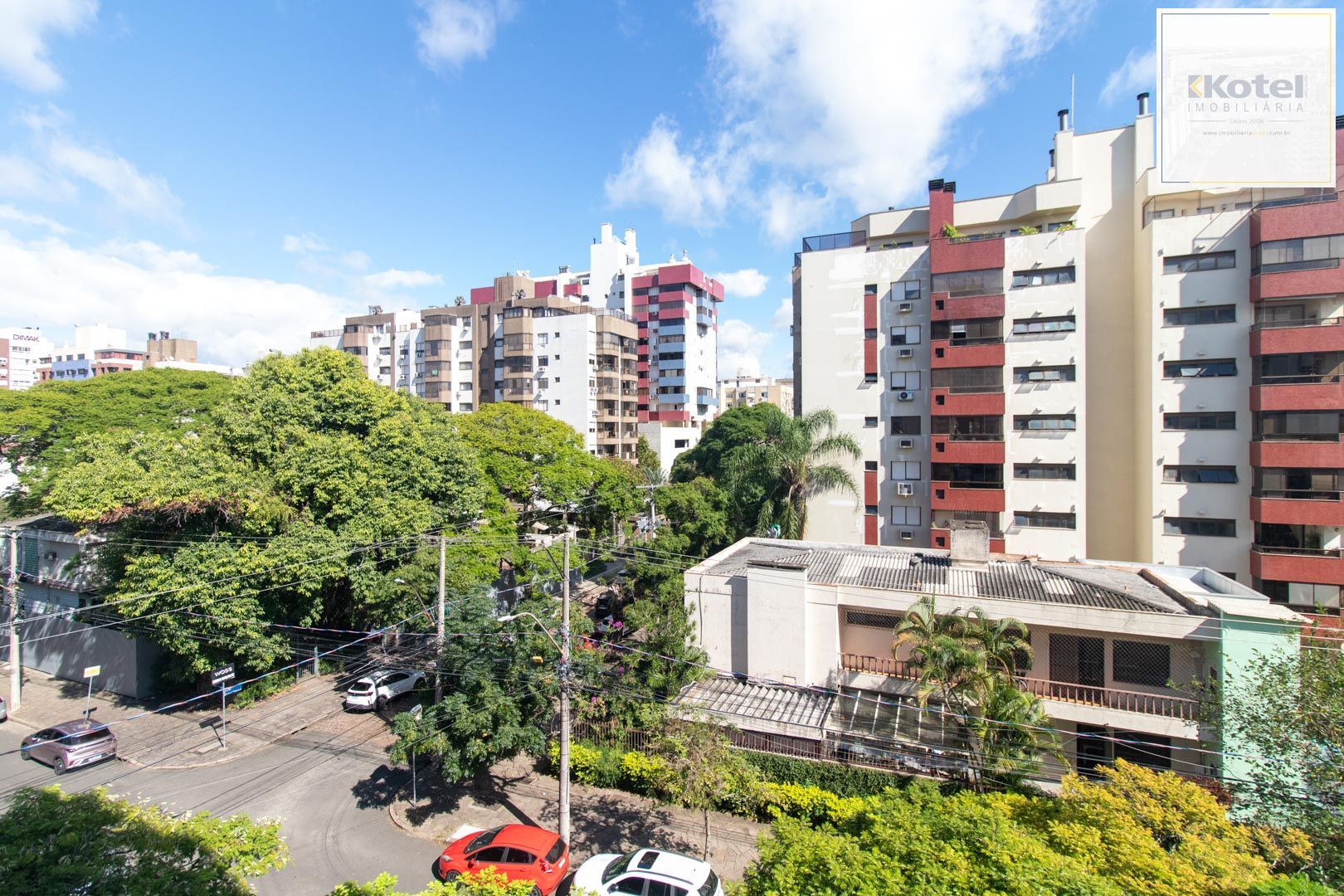 Apartamento de 03 dormitorios com suite e vaga coberta no bairro Menino Deus