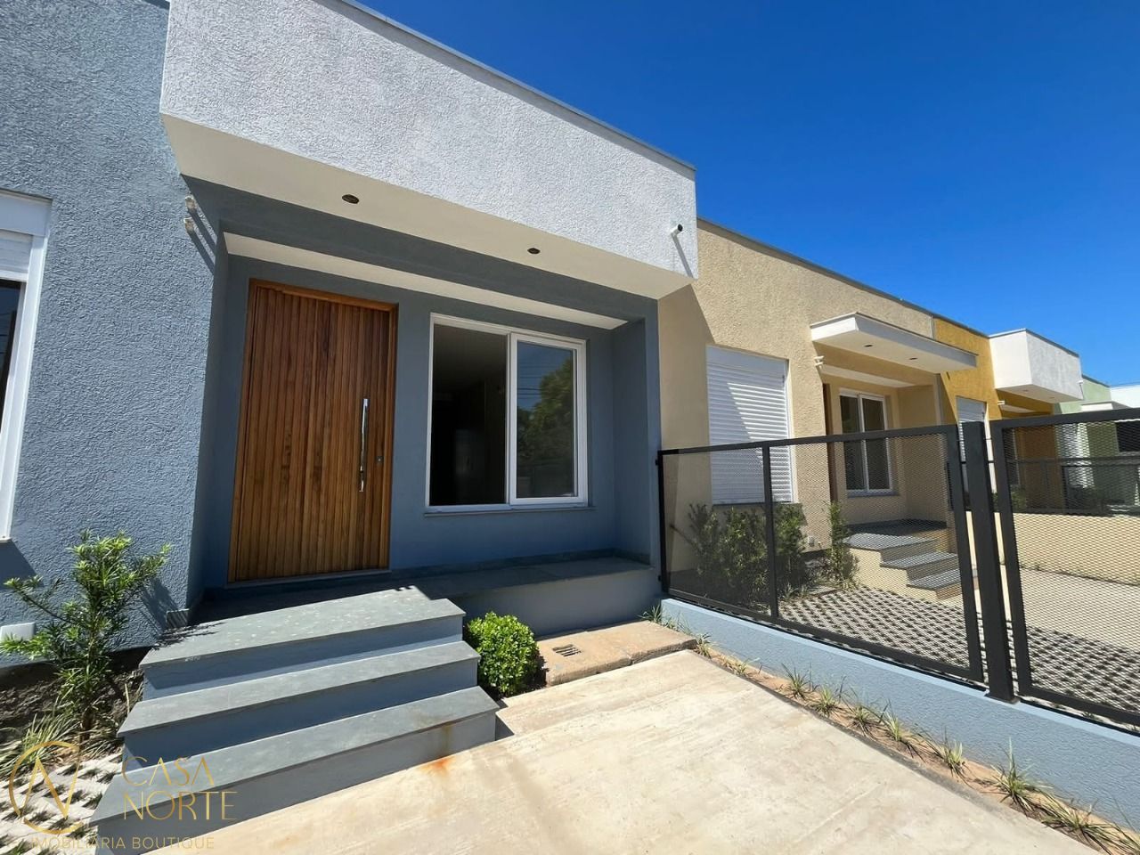 Casa à venda com 3 quartos, 69m², 1 suíte, 2 vagas, Rua Criciúma no bairro Guarujá em Porto Alegre