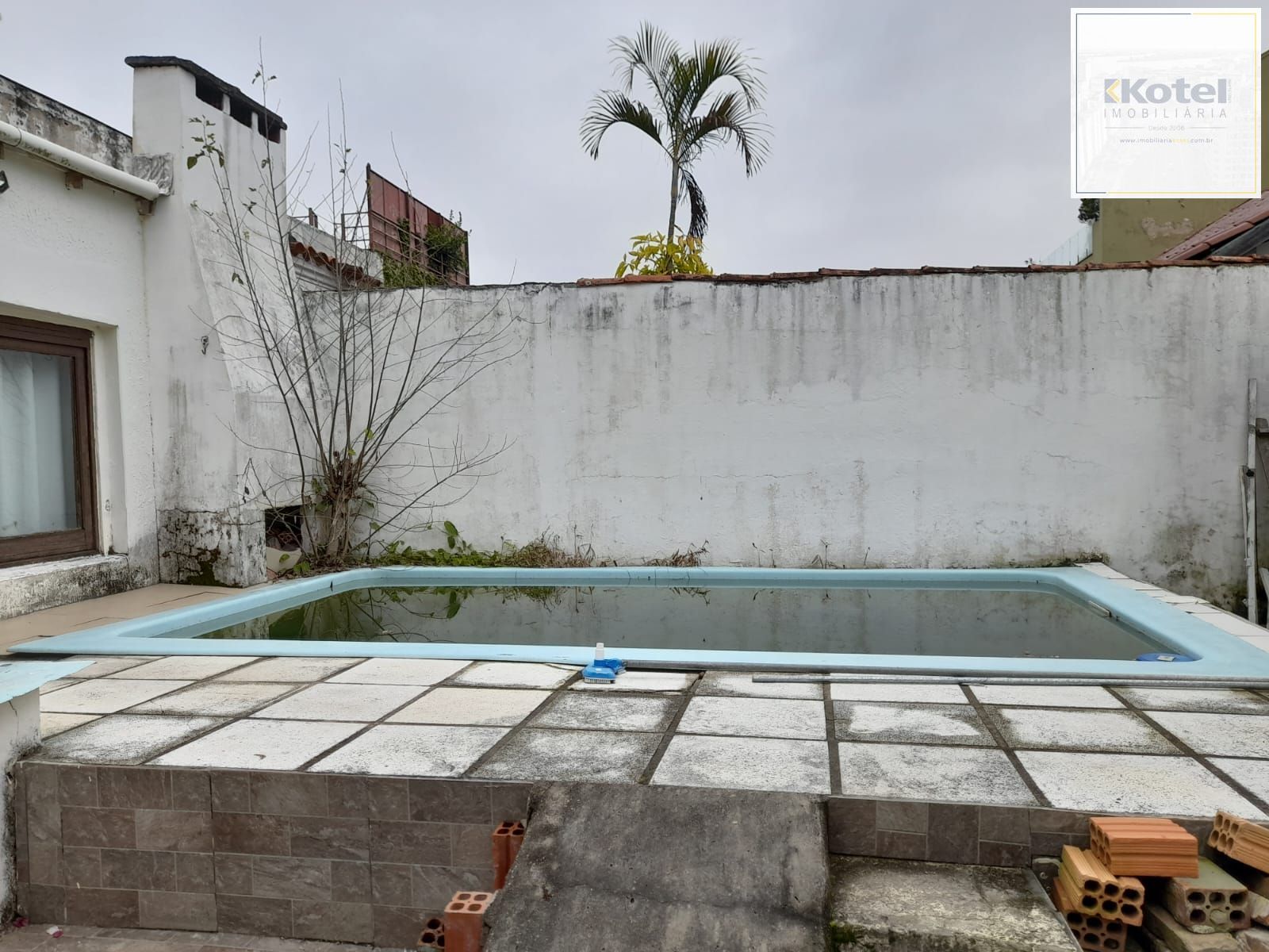 Casa com 3 dormitórios com suite.