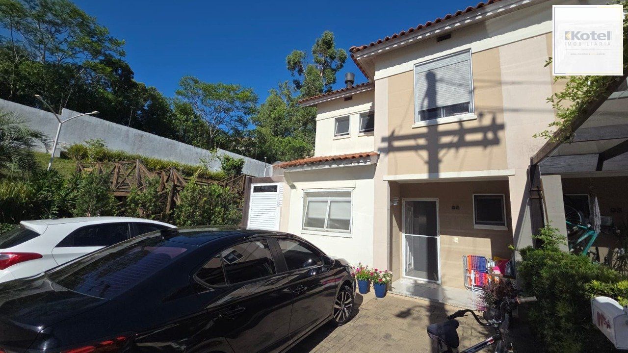 Casa em condomínio com 3 dormitórios e 3 vagas de garagem em Canoas.
