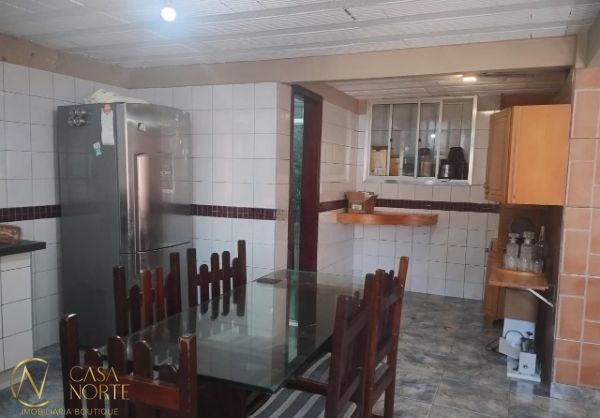 Casa à venda com 3 quartos, 206m², 1 suíte, 3 vagas, Beco Dois da Rua José Grimberg no bairro Costa e Silva em Porto Alegre