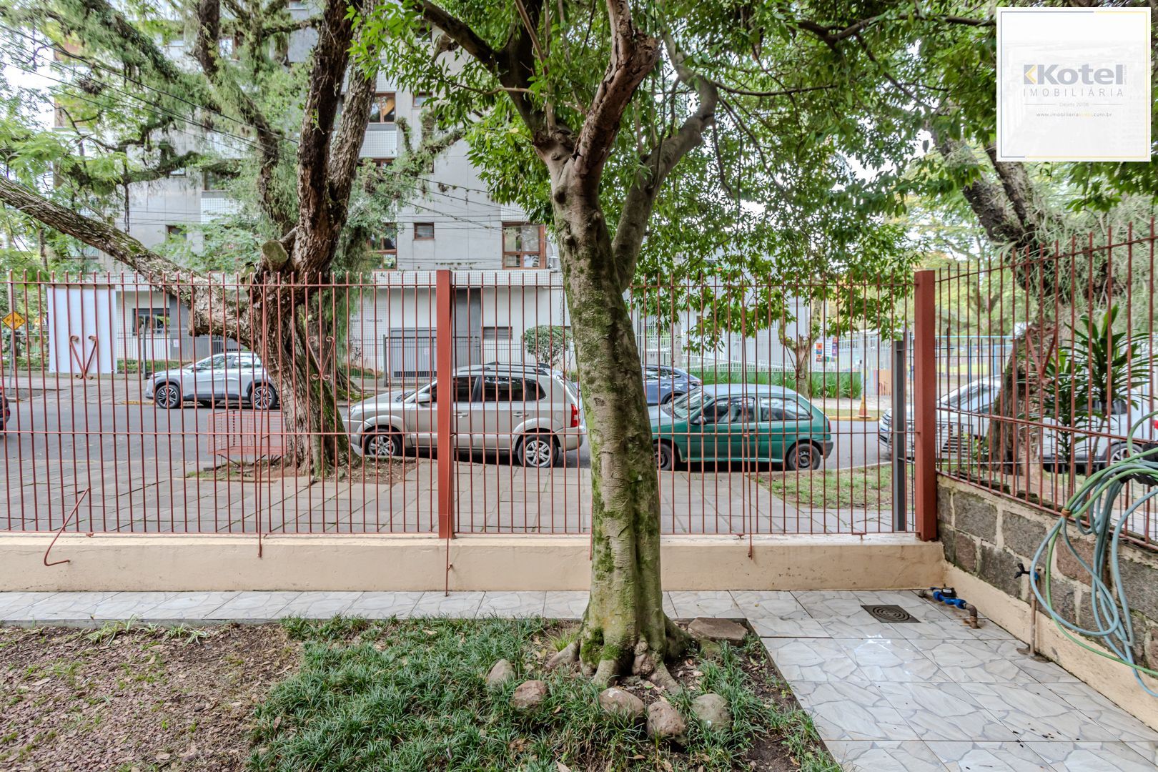Apartamento no bairro Petrópolis de 2 dormitórios térreo com pátio DESOCUPADO — foto 4