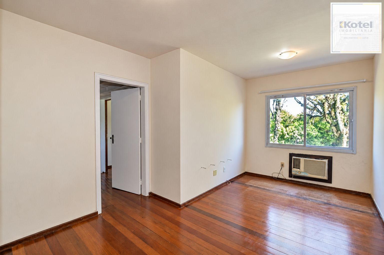 Apartamento de 2 dormitórios com 1 vaga escriturada no bairro Teresópolis