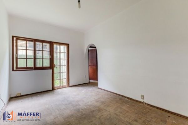 Apartamento no Partenon térreo de 2 dormitórios e 2 pátios DESOCUPADO