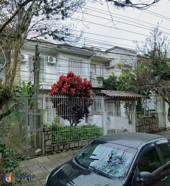 Casa sobrado no bairro Higienópolis de 3 dormitórios e 2 vagas