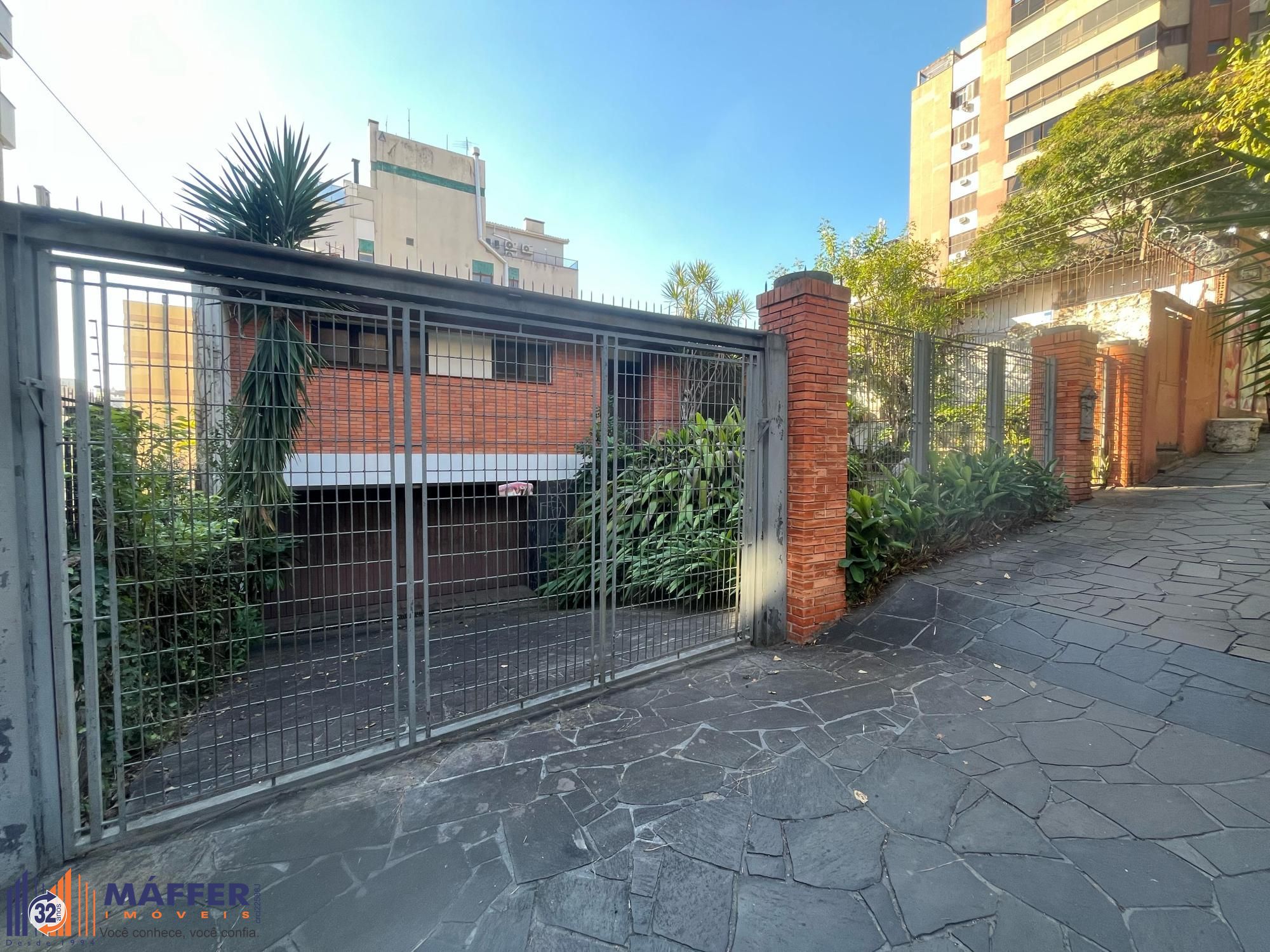 Casa de 3 quartos, suíte e 2 vagas de garagem bairro Auxiliadora em Porto Alegre