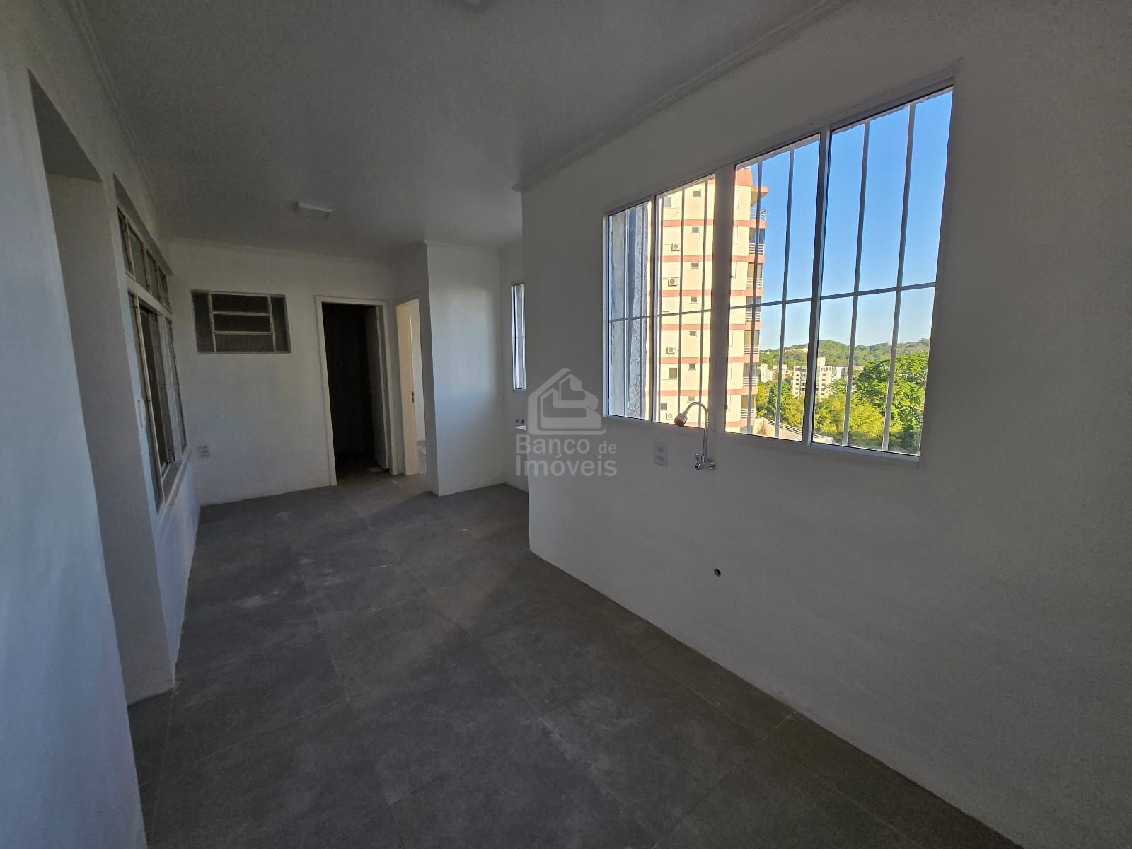 Apartamento com 3 Dormitórios para alugar, 196 m² por R$ 2.100,00 Apartamento com 3 Dormitórios para alugar, 196 m² por R$ 2.100,00