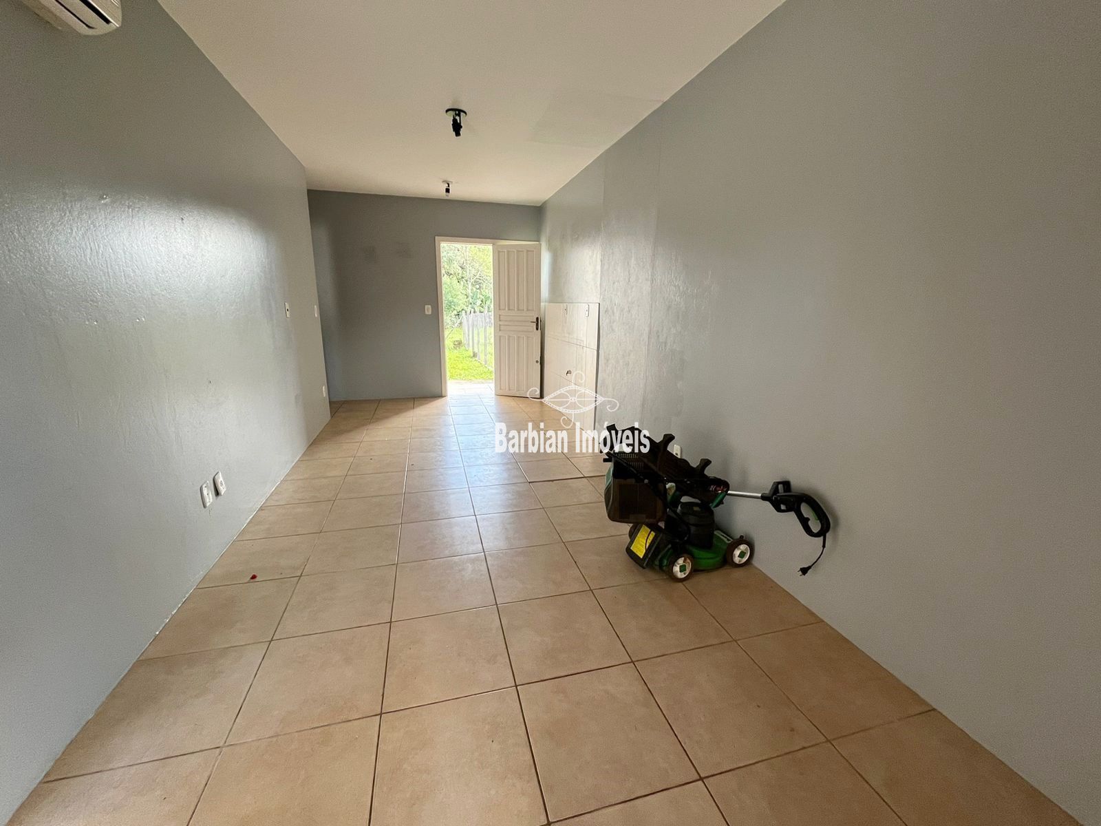 Casa à venda com 2 quartos, 62m² - Foto 2