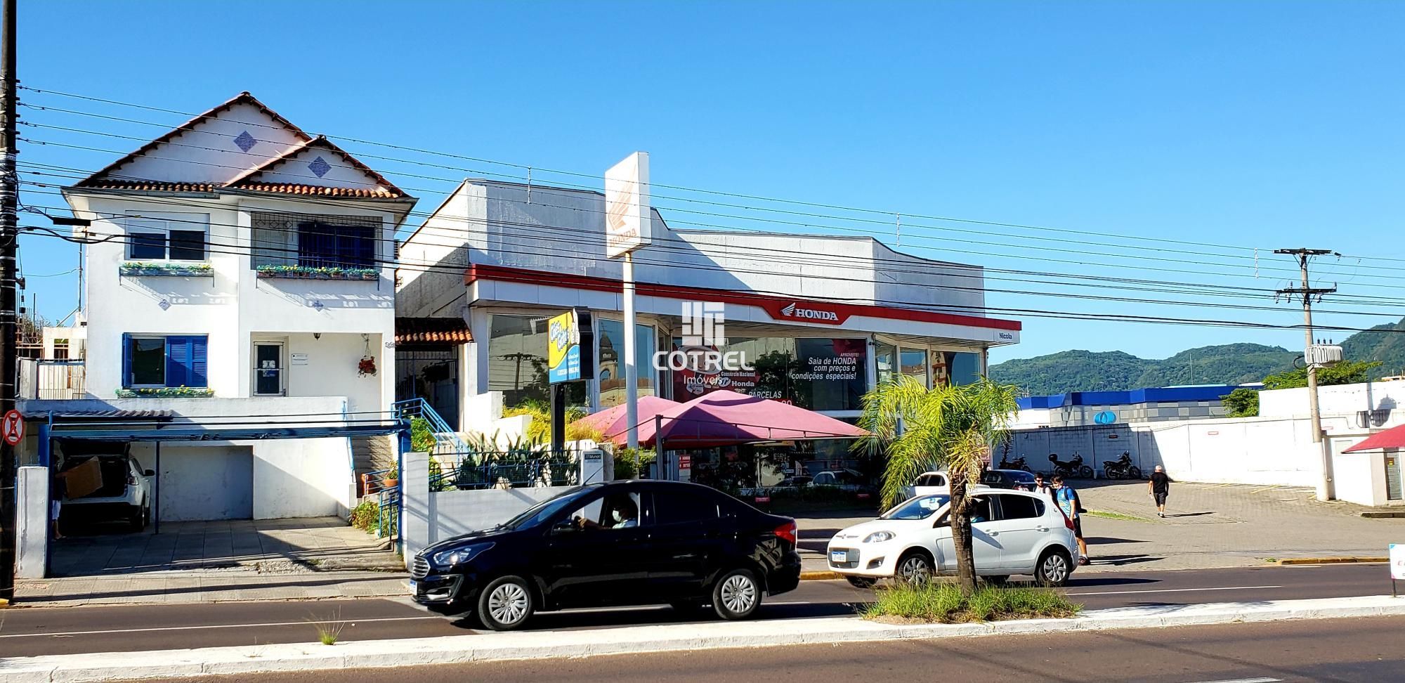 Excelente casa comercial e residencial na Avenida Dores no bairro Dores na Cida