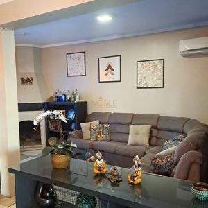 Sobrado com 330m², 3 dormitórios, 1 suíte, 5 vagas no bairro Centenário em Torres para Comprar