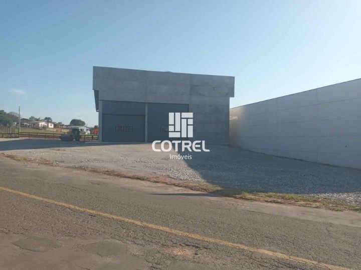 Pavilhão para locação com 450 m² situado na Estrada Municipal Francisco Viterbo