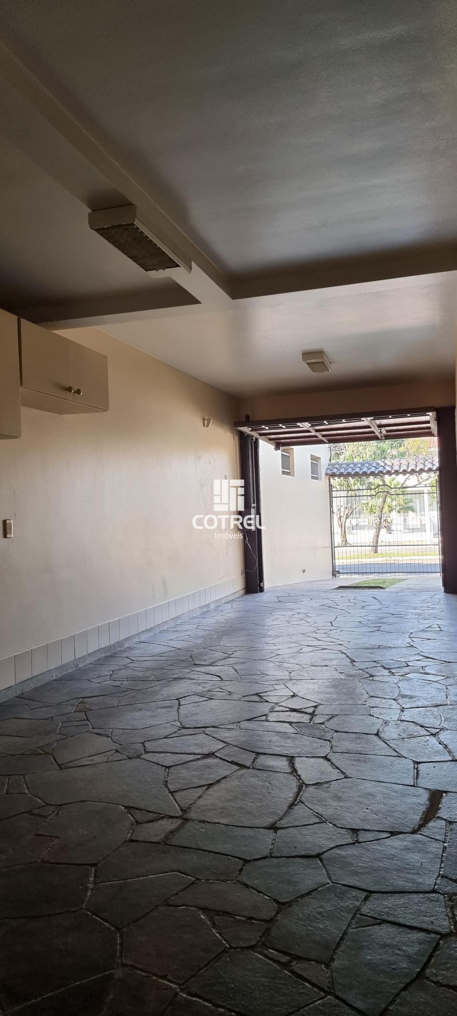 Linda casa com 4 dormitórios, sendo 3 suítes e 2 vagas de garagem na Avenida Lib