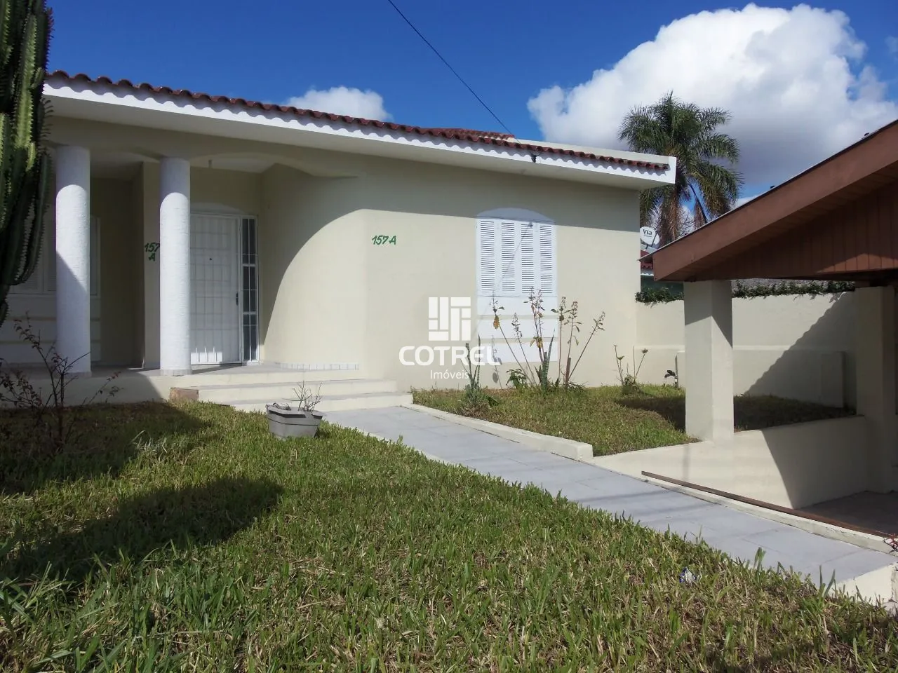 Casa para venda com 3 dormitórios, 2 banheiros social, 1 vaga de garagem situada