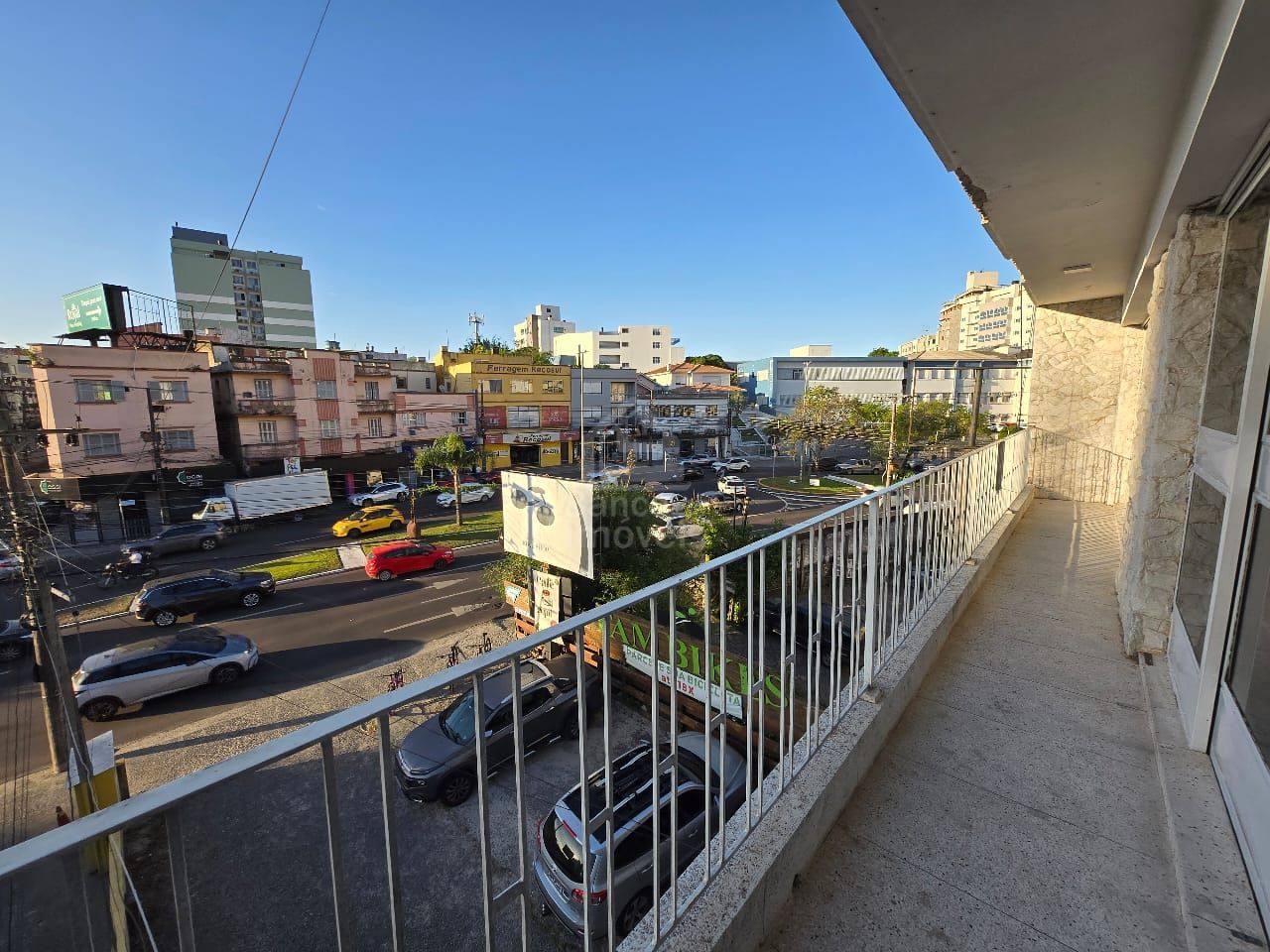 Apartamento com 3 Dormitórios para alugar, 196 m² por R$ 2.100,00 Apartamento com 3 Dormitórios para alugar, 196 m² por R$ 2.100,00