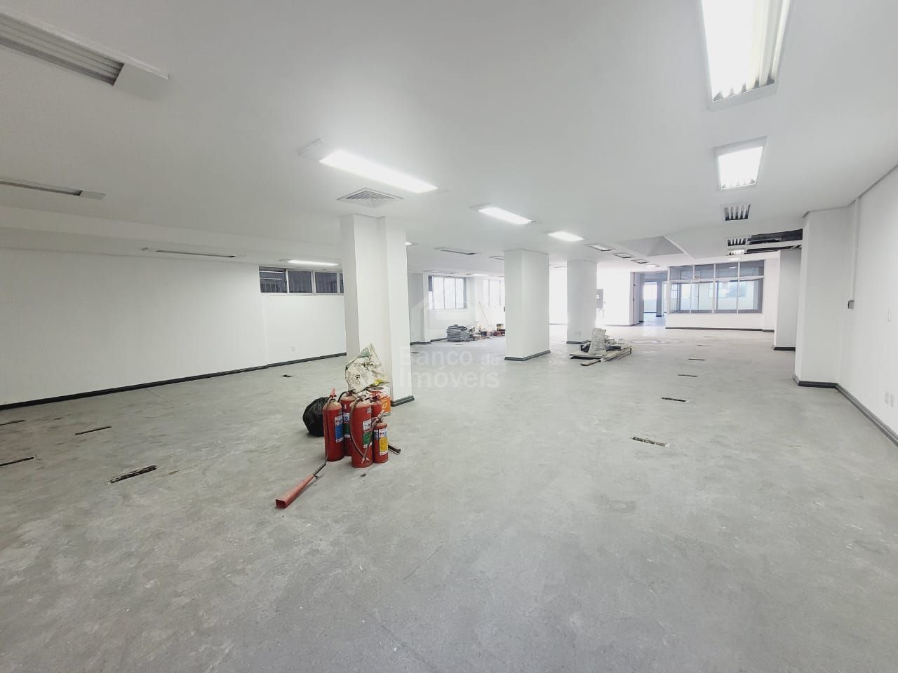Sala comercial para alugar  no Centro - Santa Maria, RS. Imóveis