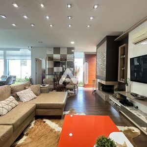 Casa com 266m² e 3 dormitórios no bairro Universitário em Lajeado para Comprar