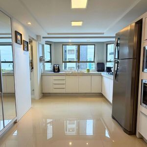 Cobertura com 198m², 3 dormitórios, 2 suítes, 2 vagas no Mar de Flores em Torres para Comprar