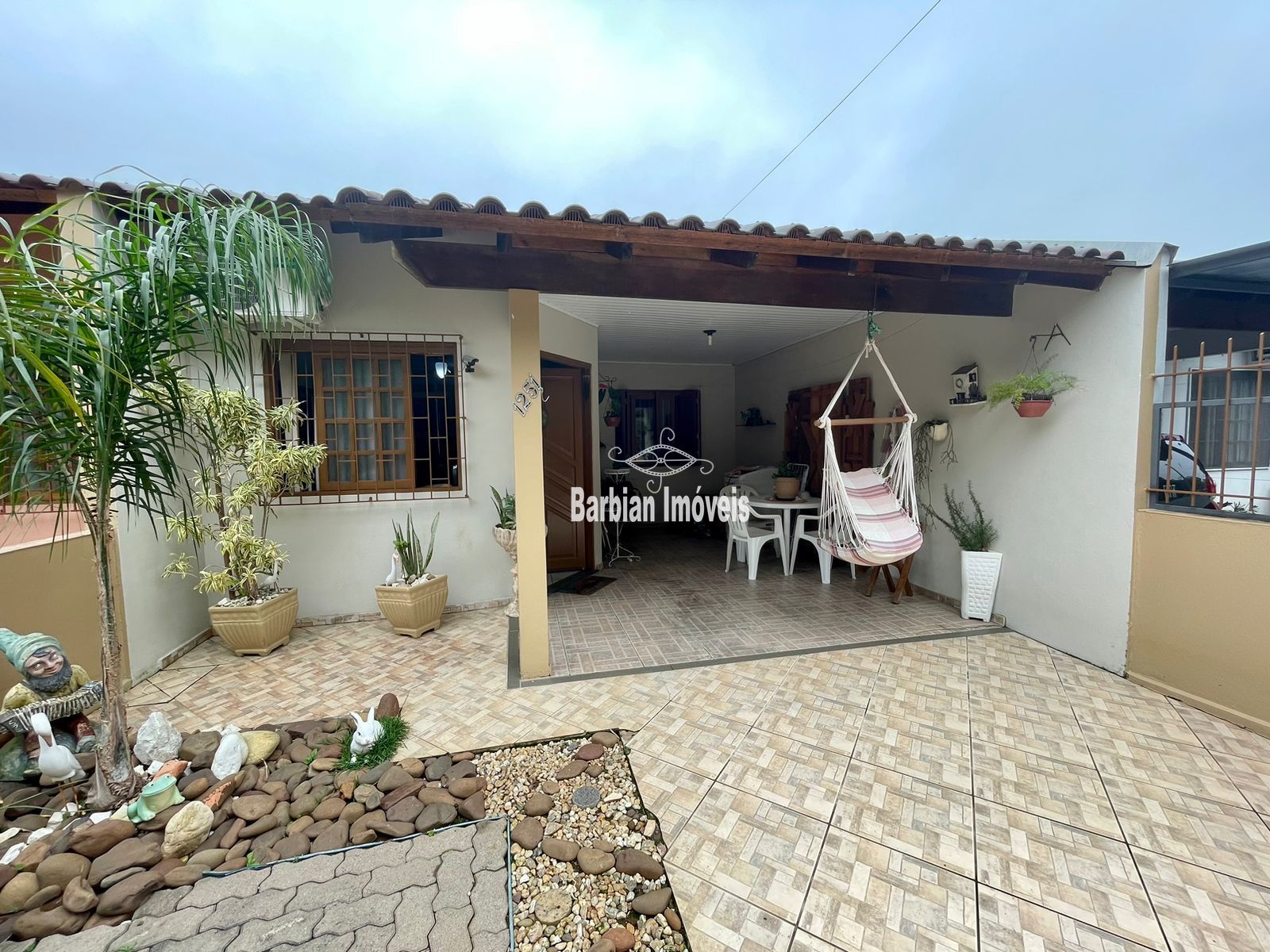 Casa à venda com 2 quartos, 69m² - Foto 1