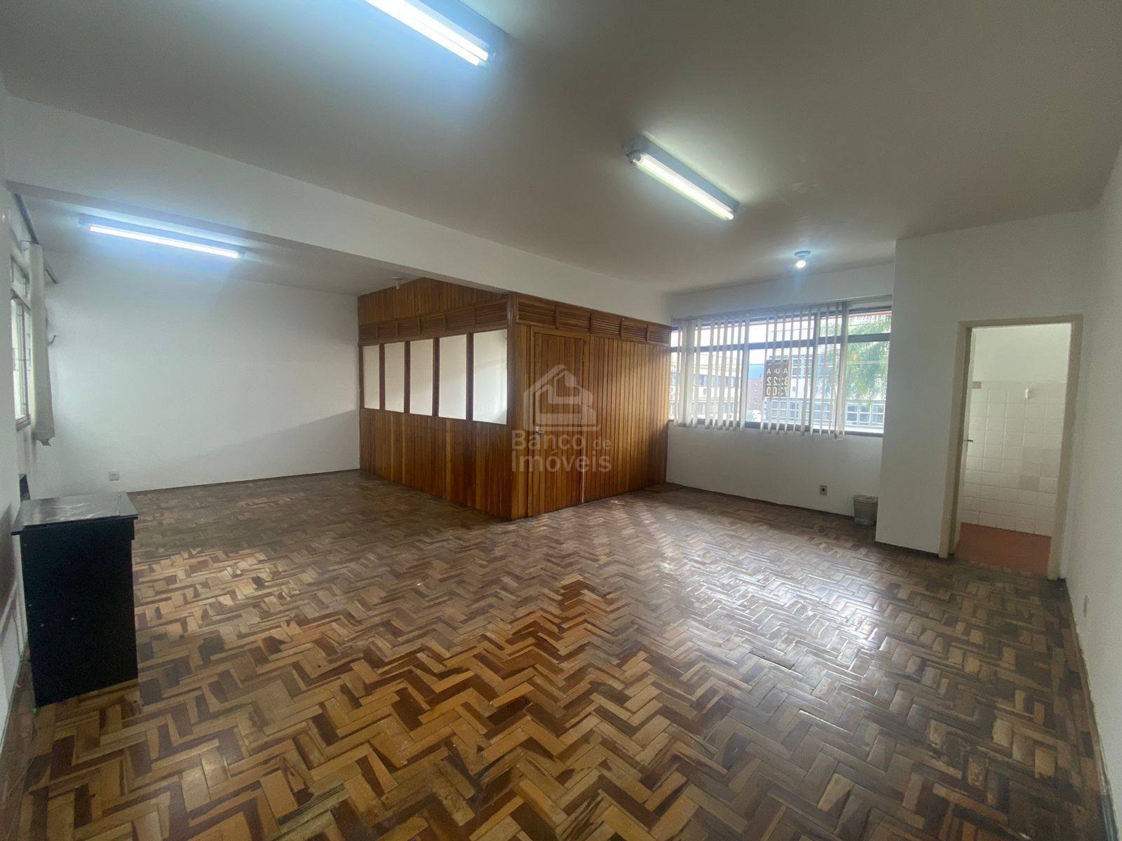 Sala comercial para alugar  no Bonfim - Santa Maria, RS. Imveis