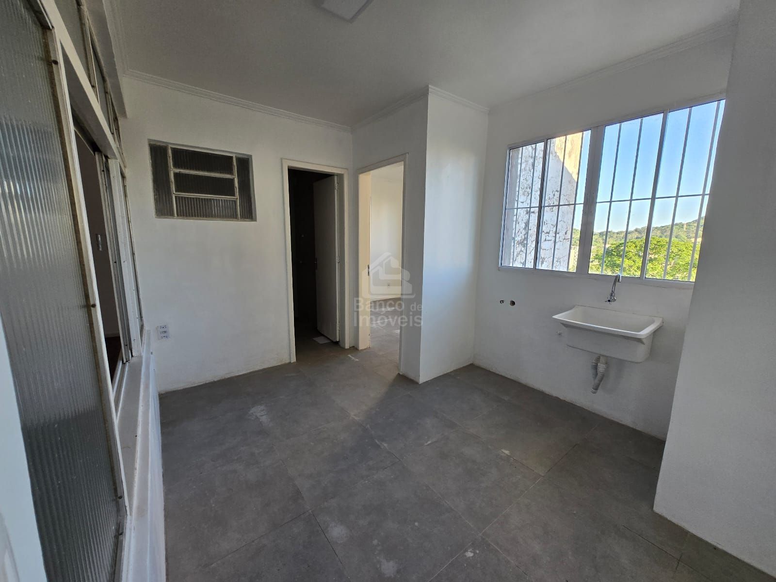 Apartamento com 3 Dormitórios para alugar, 196 m² por R$ 2.100,00 Apartamento com 3 Dormitórios para alugar, 196 m² por R$ 2.100,00