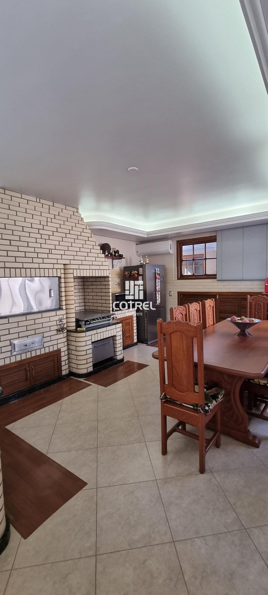 Linda casa com 4 dormitórios, sendo 3 suítes e 2 vagas de garagem na Avenida Lib