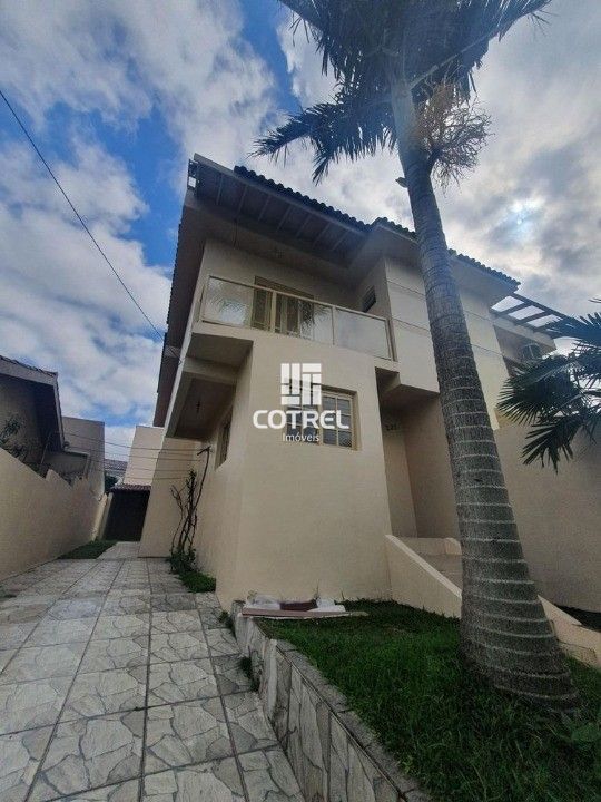 Casa para venda com 3 dormitórios 1 sendo suíte, 2 vagas de garagem situada no B
