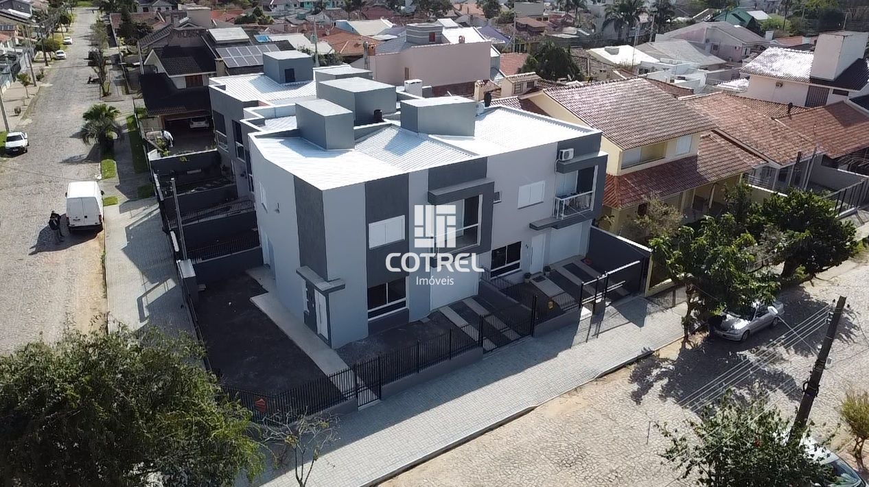 Excelente casa com 03 dormitórios sendo uma suíte, 03 banheiros, 01 vaga de gara