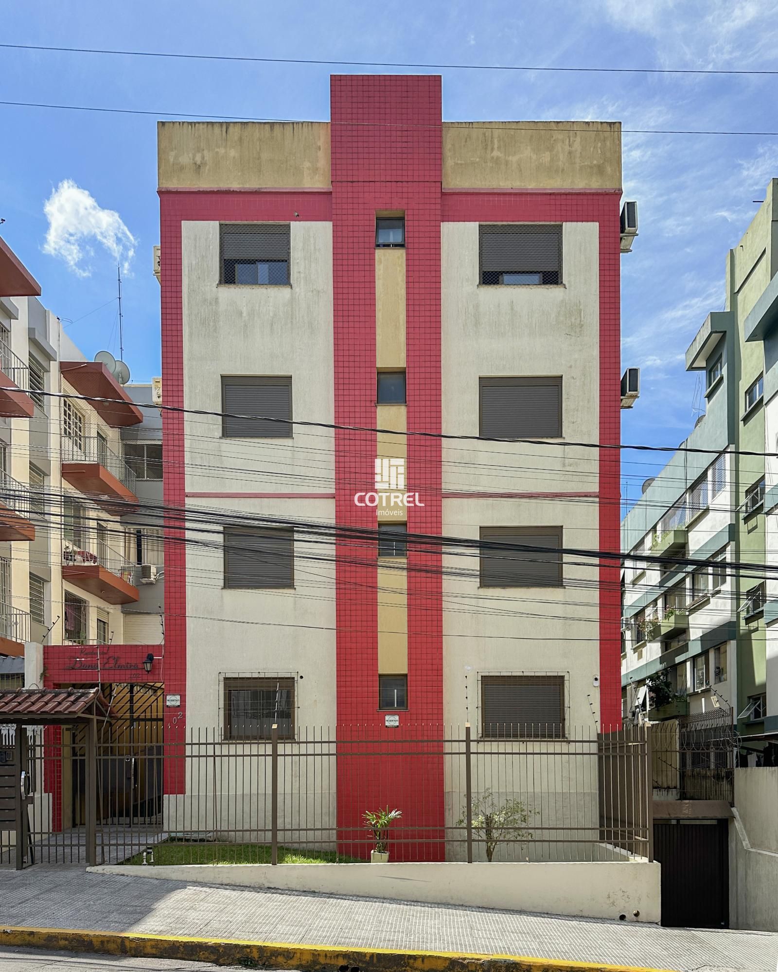 Apartamento com 3 dormitórios, suíte e garagem no Bairro Centro em Santa Maria/R